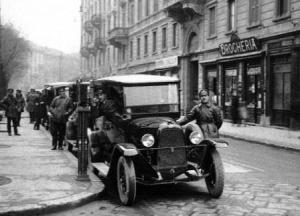 taxi in viale montenero negli anni 1930